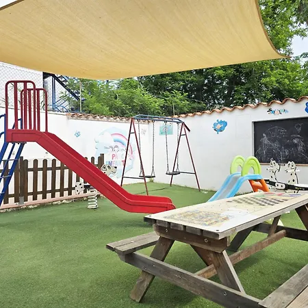 Costa Dorada Tiny Berna בית נופש *
